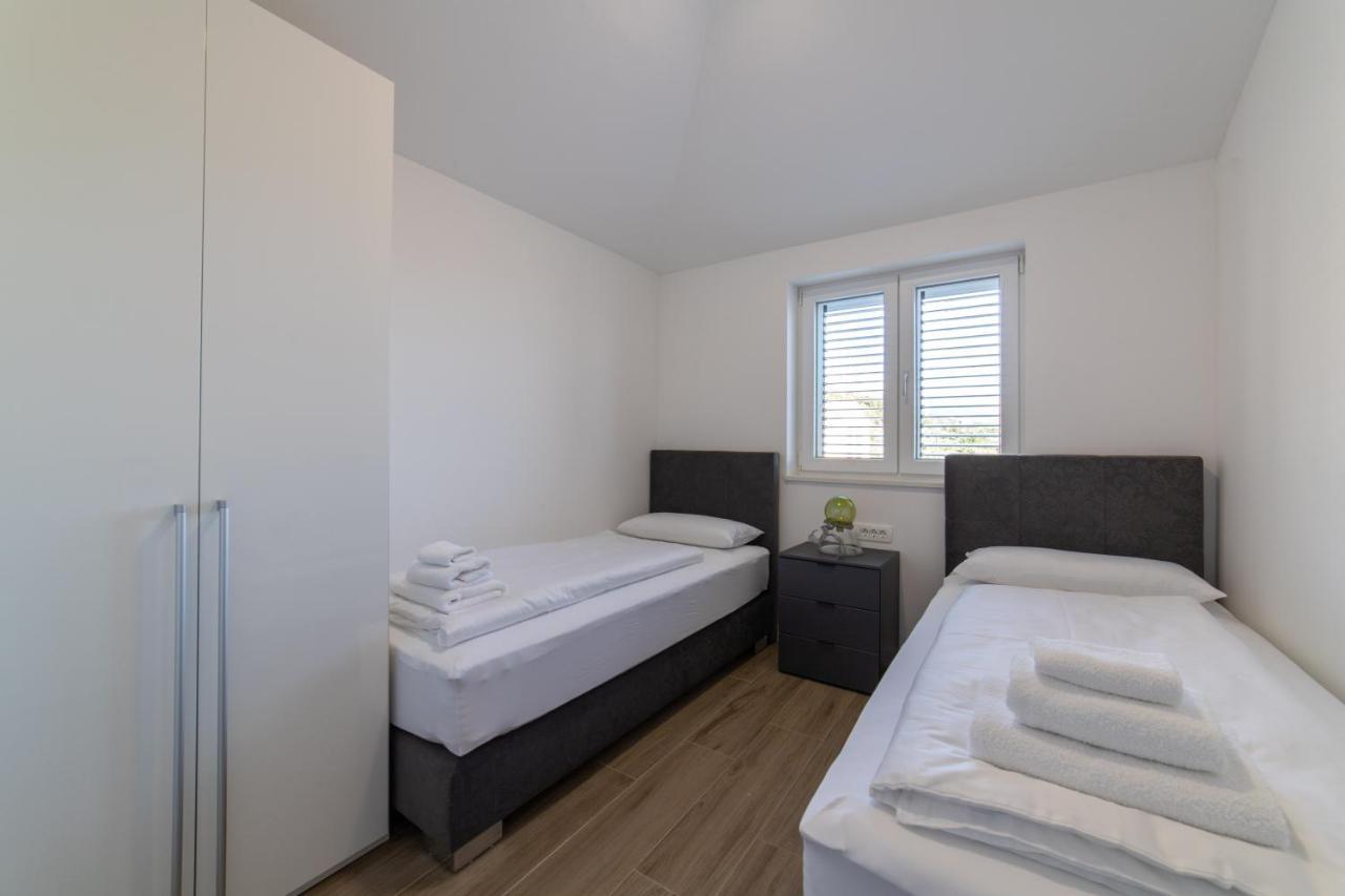 Apartments Katarina Kaštela Екстериор снимка